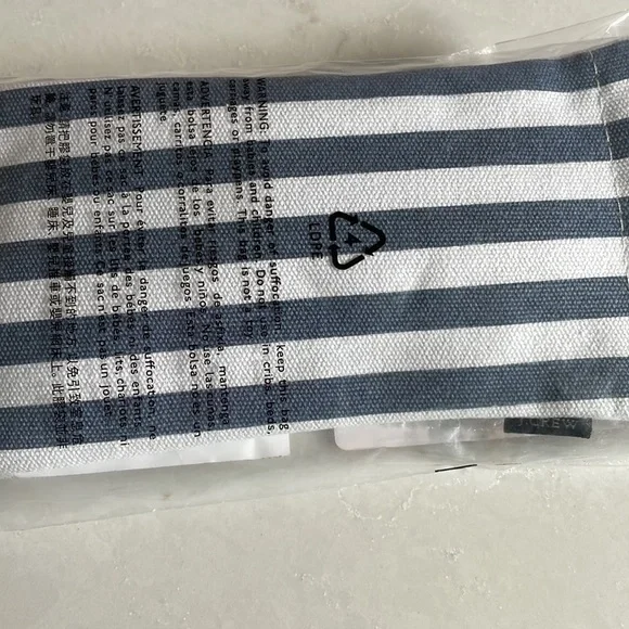 J crew Round blue-light glasses with case
Item AH933 Black onyx readers - Picture 5 of 5